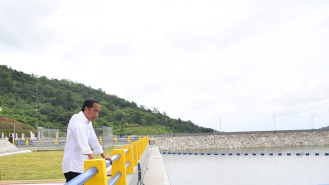 Jokowi Bandingkan Pembangunan Jalan Tol dan Bendugan Indonesia dengan Cina-Korea